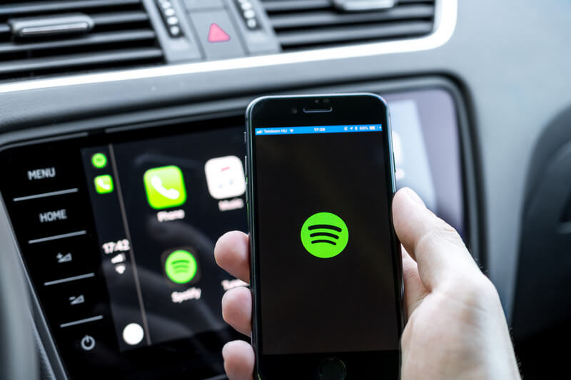 8 façons de jouer Spotify dans la voiture